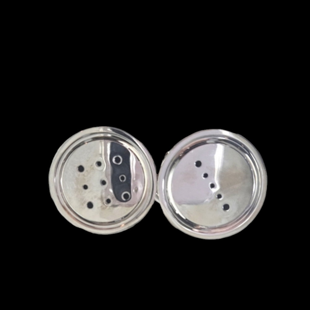Vera Wang Silver Grosgrain Salt and Pepper Shakers - Picture 4 of 9